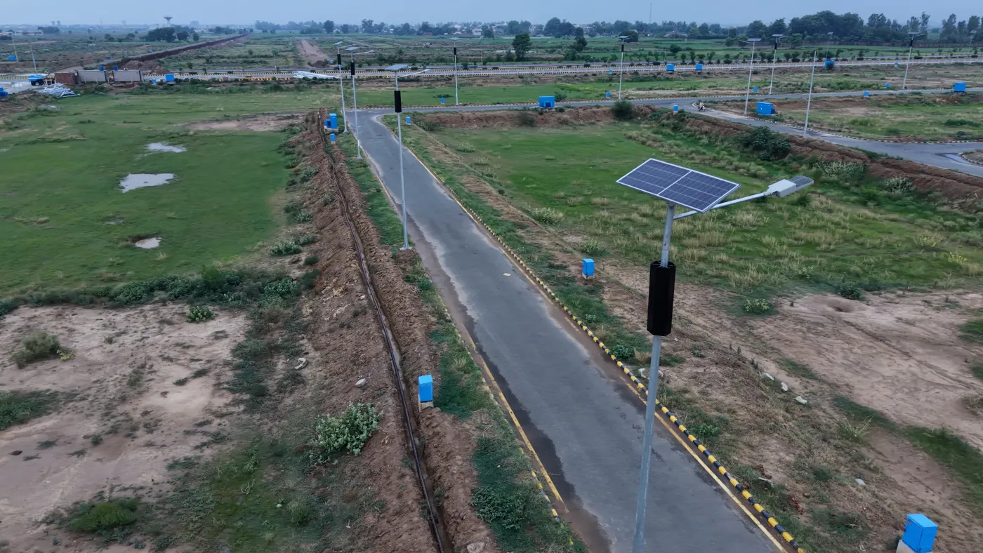 LDA Avenue Cylindrical Solar Poles (Day View)